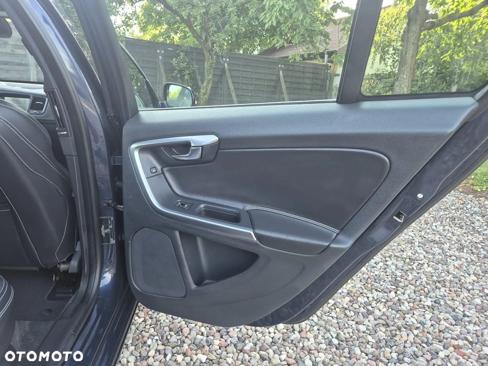 Volvo V60 D6 AWD Plug-in Hybrid Summum - 13