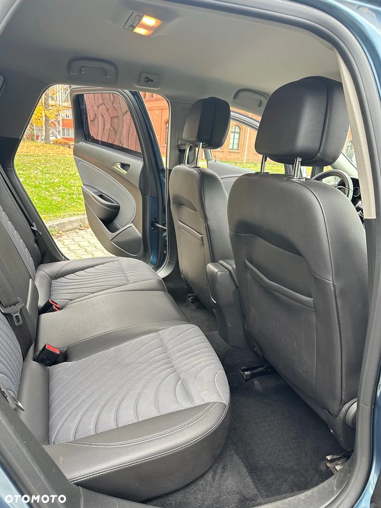 Opel Astra IV 1.4 T Cosmo - 12