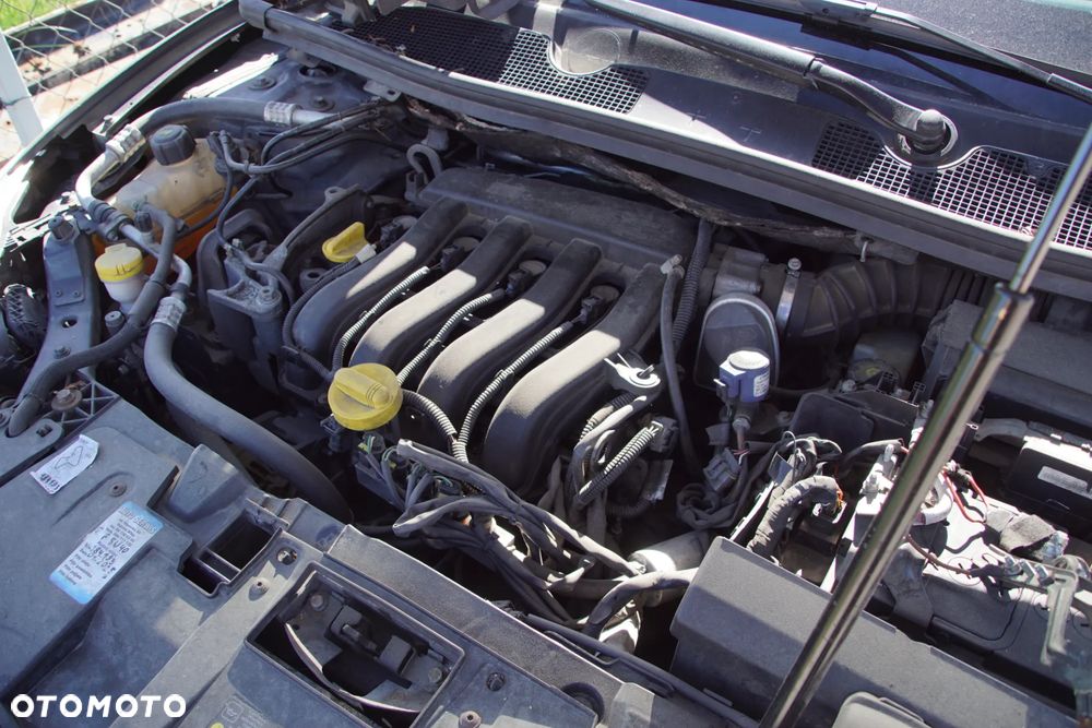 Auto na części - Renault Megane III 1.6 16V 110 KM K4M858 TL4030 TEB66 2011R Silnik Skrzynia Drzwi Błotnik Klapa Zderzak Lampa Lusterko Klamka Szyba Deska Kokpit Sterownik Moduł Czujnik Licznik Wyświetlacz Panel Kierownica - 17