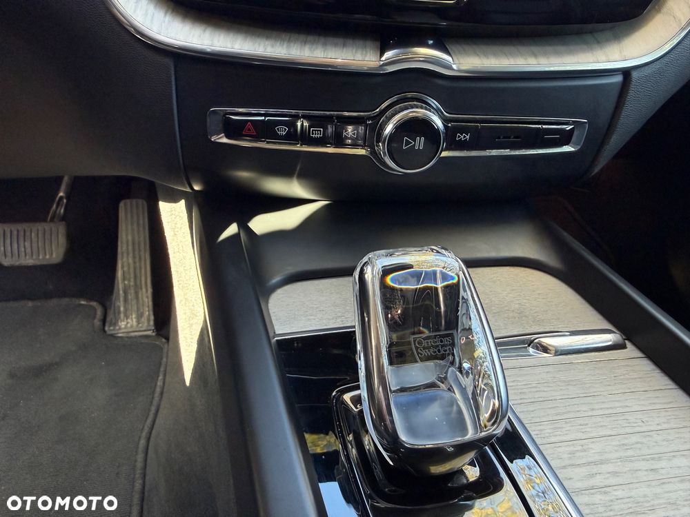 Volvo XC 60 T8 Plug-In Hybrid AWD Inscription - 8