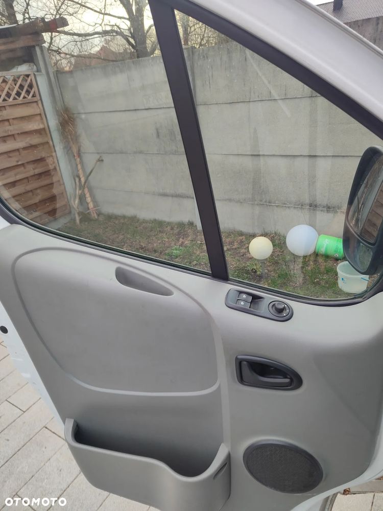 Opel Vivaro - 10