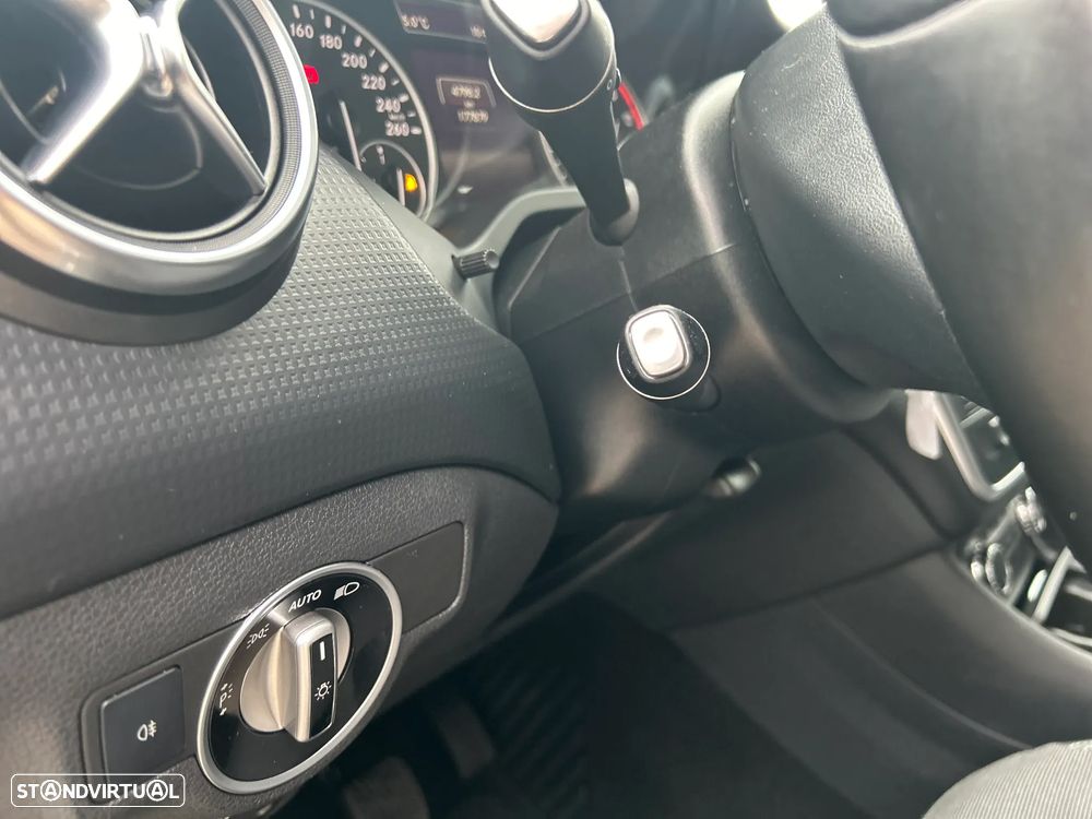 Mercedes-Benz A 180 CDI (BlueEFFICIENCY) Urban - 28