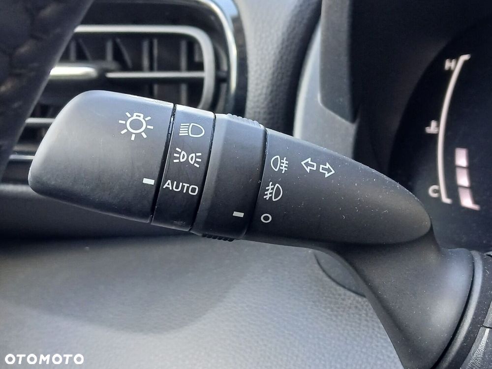 Toyota Yaris Hybrid 1.5 Style - 29