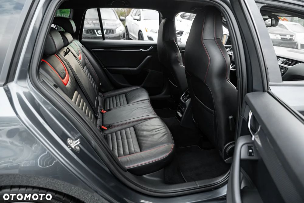 Skoda Octavia 2.0 TDI DSG RS - 23