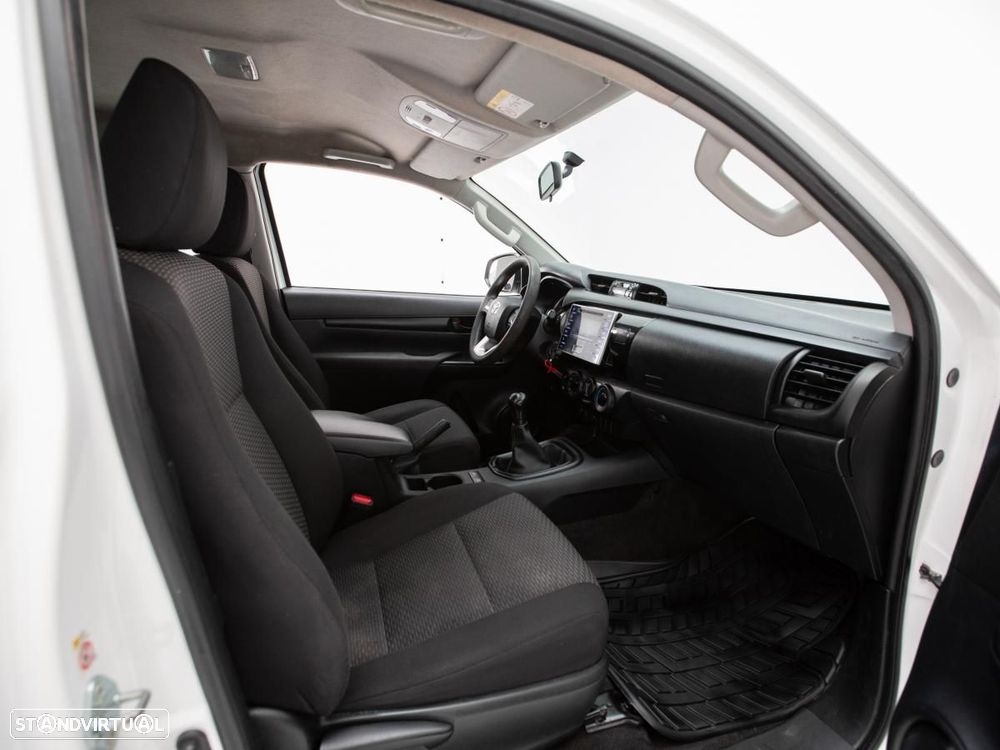 Toyota Hilux 2.4 D-4D 4WD CE 3L c/iva - 9