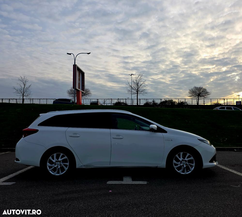 Toyota Auris 1.8 L VVT-i Hybrid Luna - 3