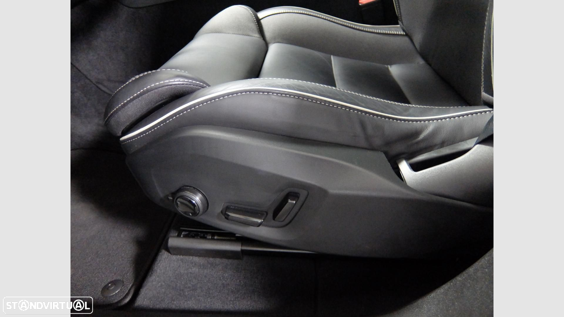 Volvo XC 60 2.0 T6 PHEV Black Edition AWD - 18