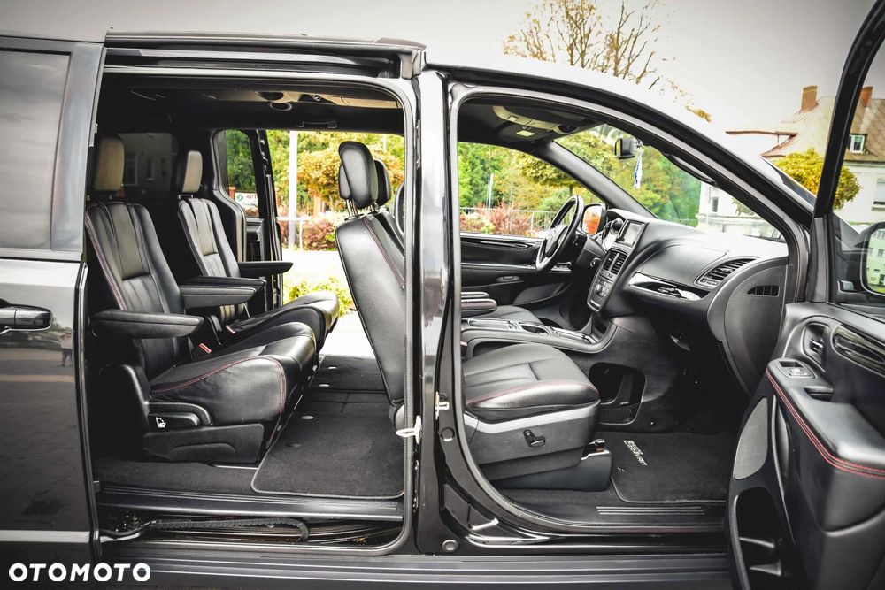Dodge Grand Caravan 3.6 R/T - 26
