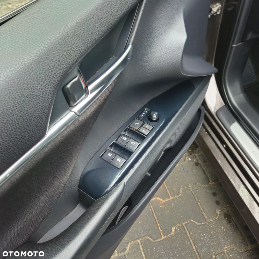 Toyota Camry - 19