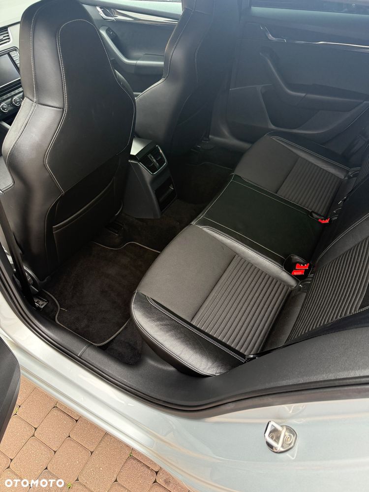 Skoda Octavia 2.0 TDI DSG RS - 12