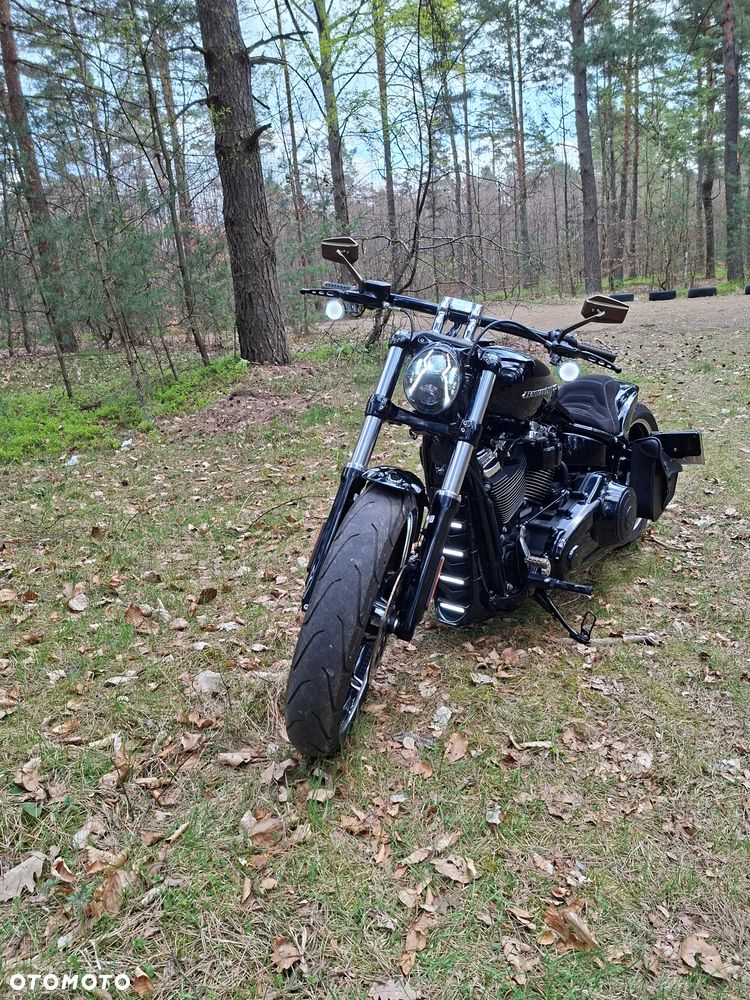 Harley-Davidson Softail Breakout - 28