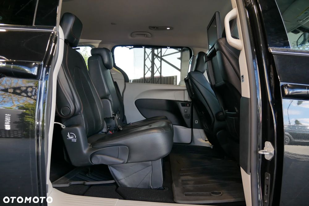Chrysler Pacifica - 14