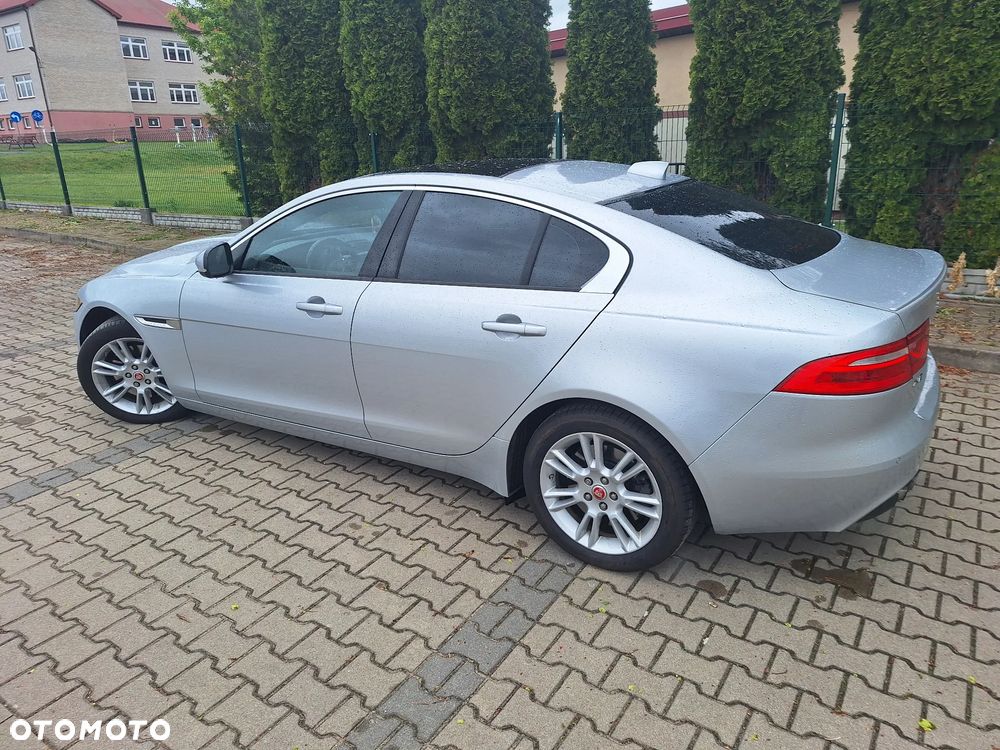 Jaguar XE 2.0 T Portfolio - 7