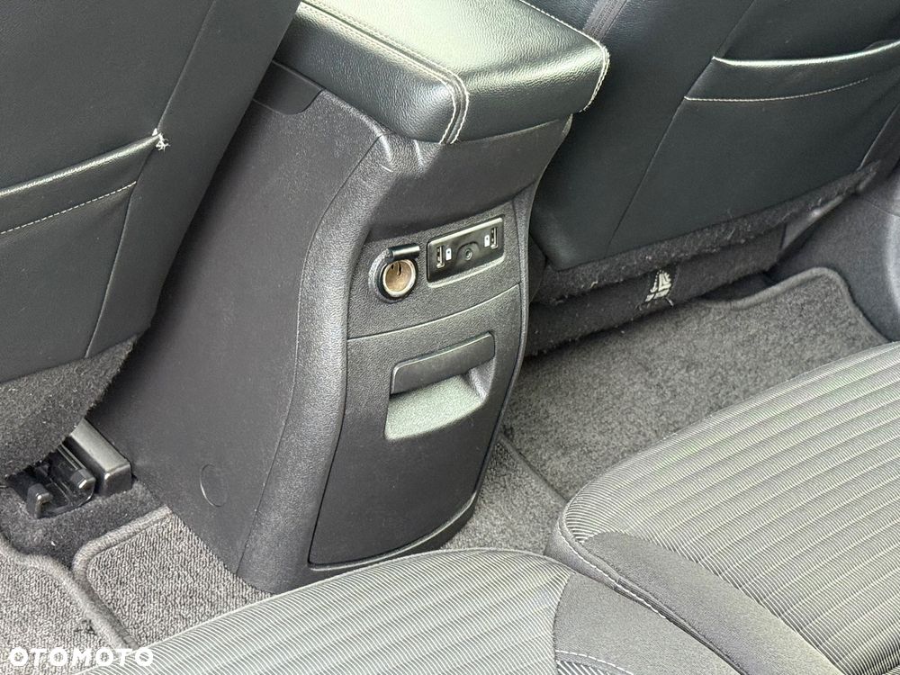 Renault Grand Scenic TCe 140 GPF EDC BLACK EDITION - 23