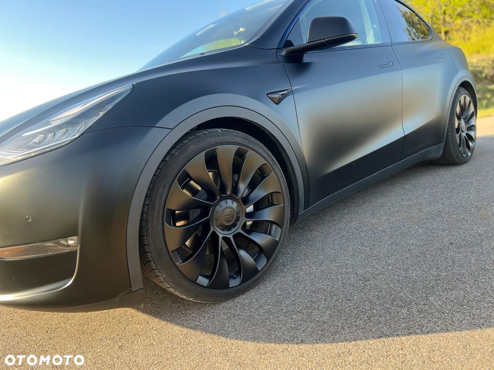 Tesla Model Y Long Range Dual Motor AWD - 2