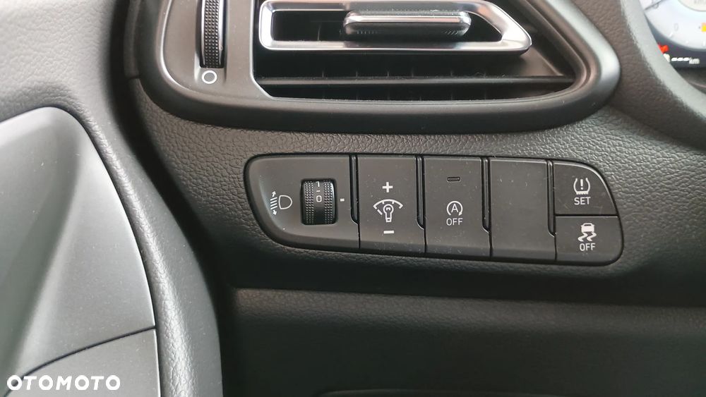 Hyundai i30 1.0 T-GDI Smart DCT - 36