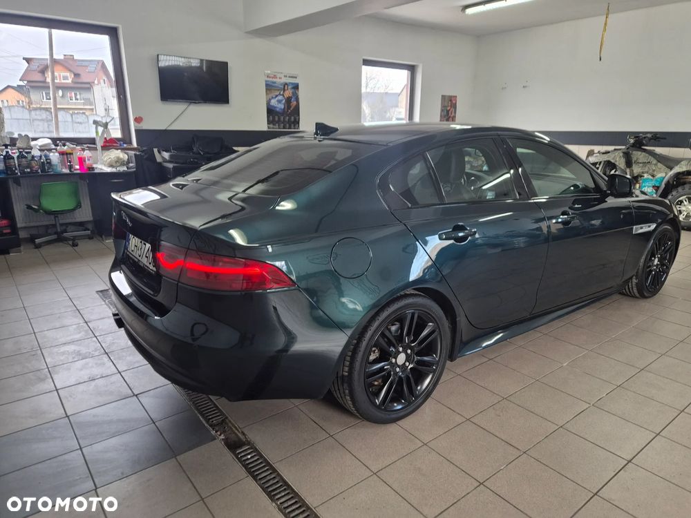 Jaguar XE 2.0 D R-Sport - 6