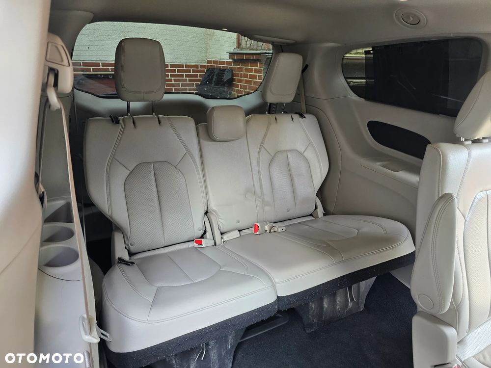 Chrysler Pacifica - 20
