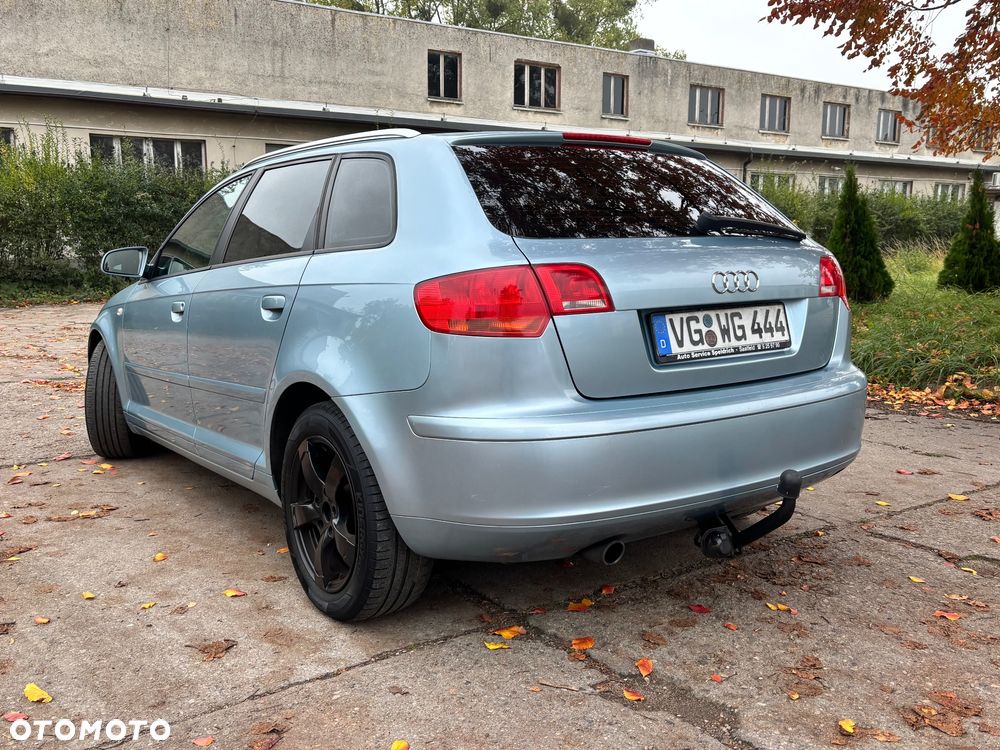 Audi A3 Sportback 1.6 FSI Attraction - 28