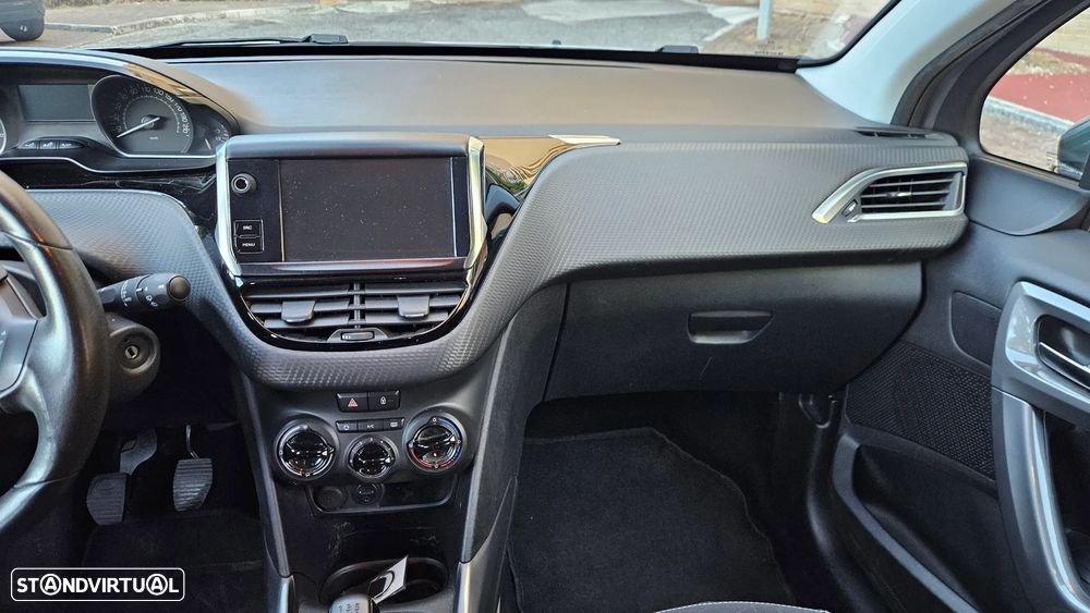 Peugeot 2008 1.6 BlueHDi Allure - 17