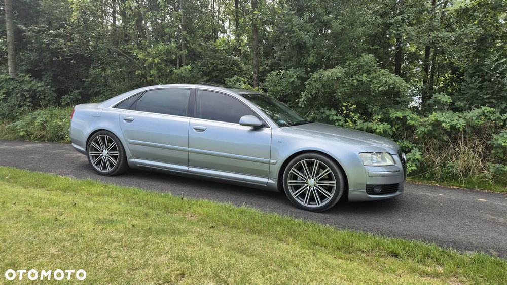 Audi A8 4.2 L Quattro - 9