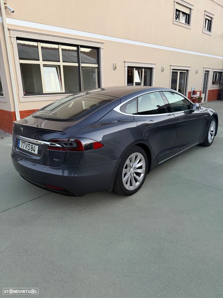 Tesla Model S - 4