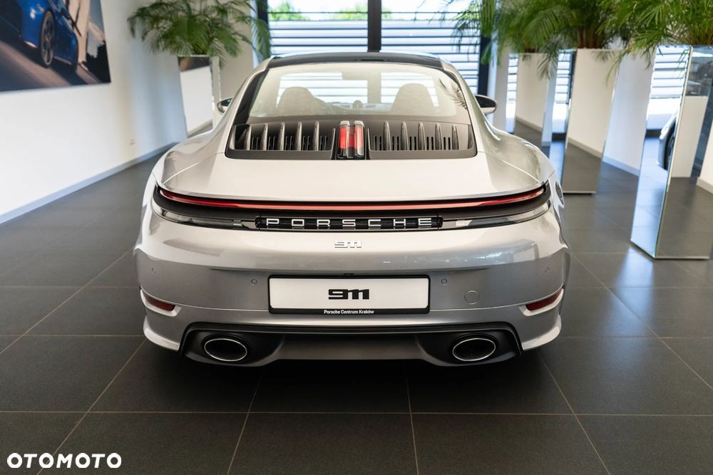 Porsche 911 Carrera - 6