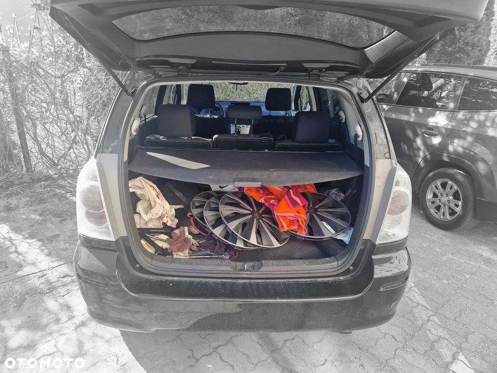 Toyota Corolla Verso 2.2 D-4D X + NAVI 7os - 11