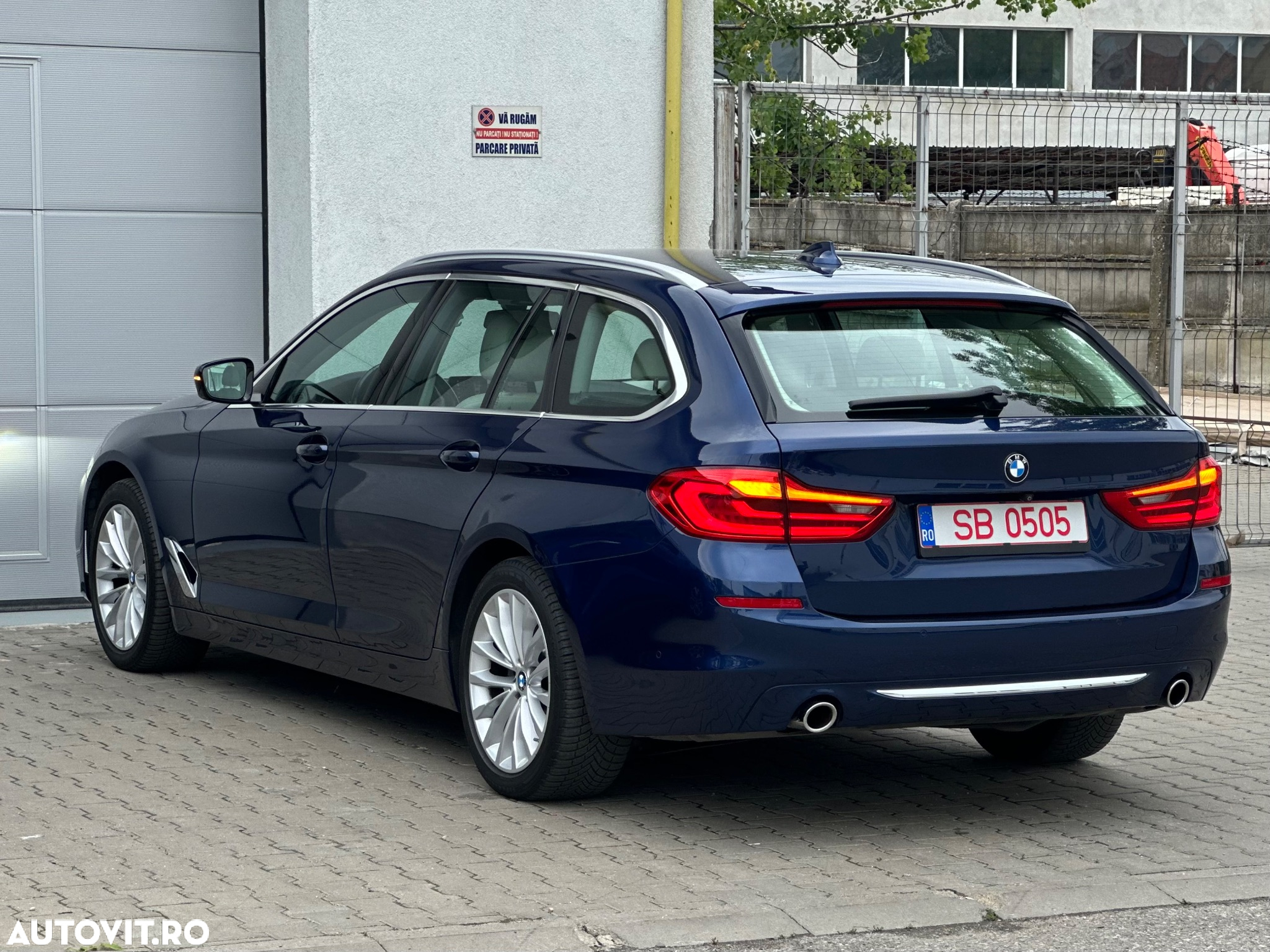 BMW Seria 5 520d xDrive Touring Aut. Luxury Line - 7