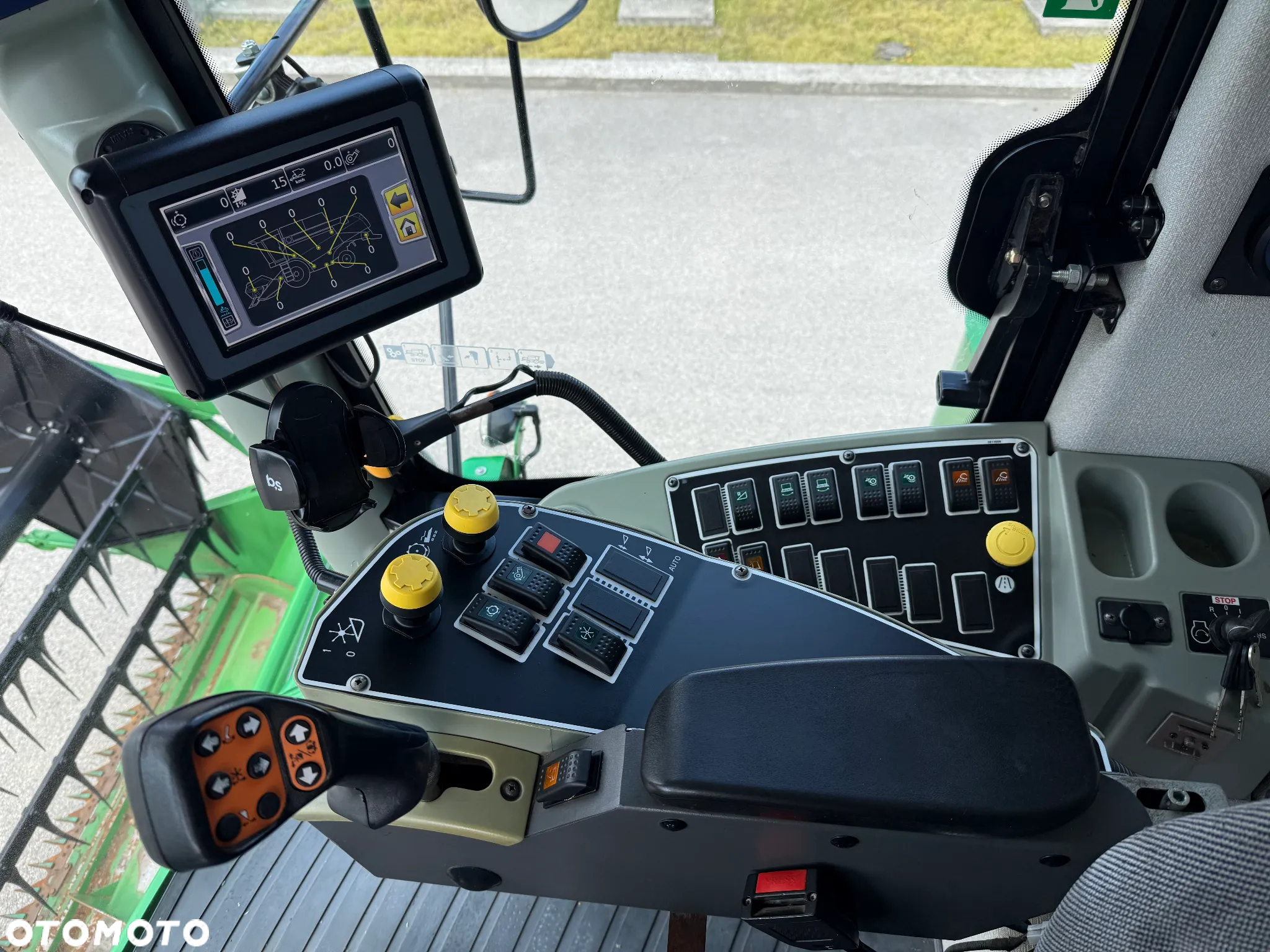 John Deere W 330 - 17