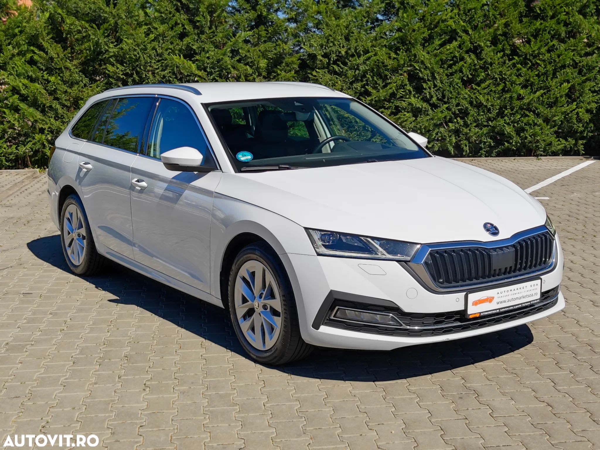 Skoda Octavia Combi 2.0 TDI DSG Style - 1