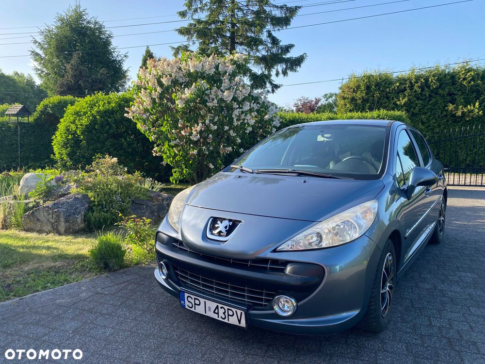 Peugeot 207 - 1