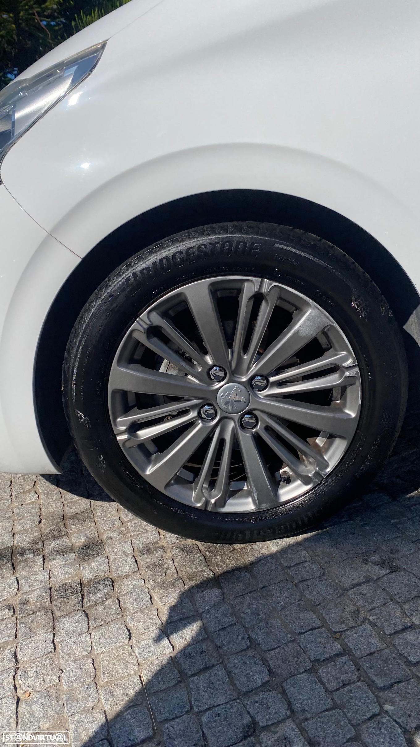 Peugeot 208 1.2 PureTech Allure - 18