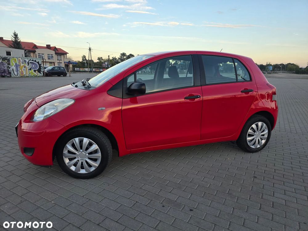 Toyota Yaris 2010 photo 3