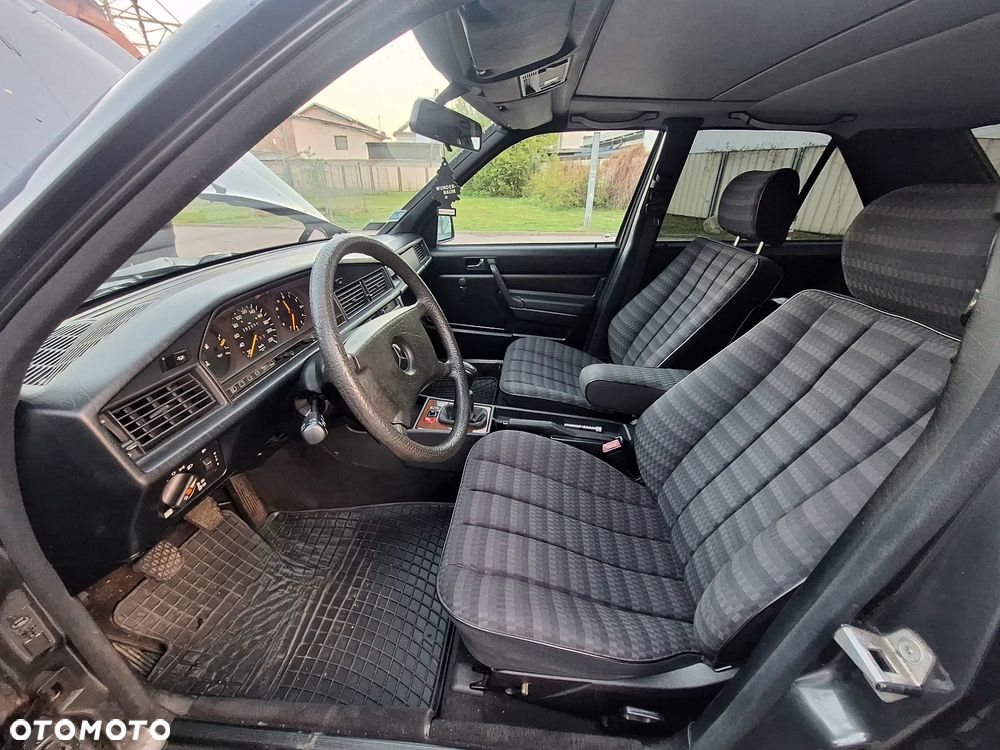 Mercedes-Benz W201 (190) - 15