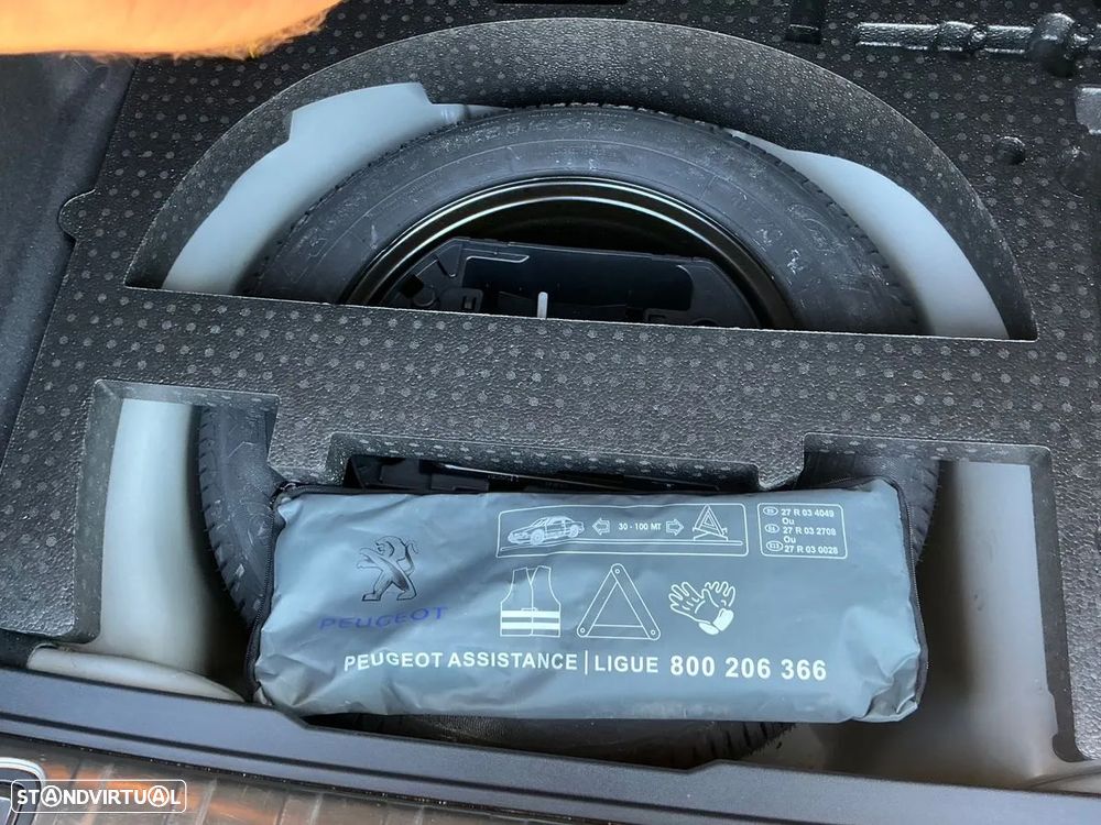 Peugeot 2008 1.2 PureTech Allure EAT6 - 17