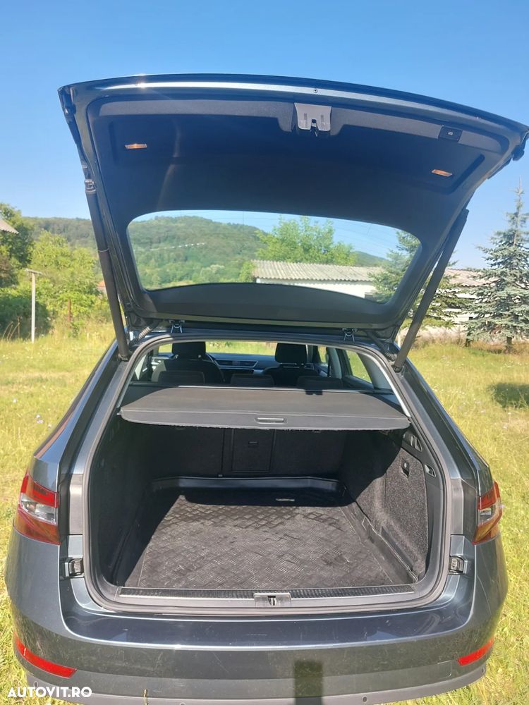 Skoda Superb 2.0 TDI DSG Ambition - 9