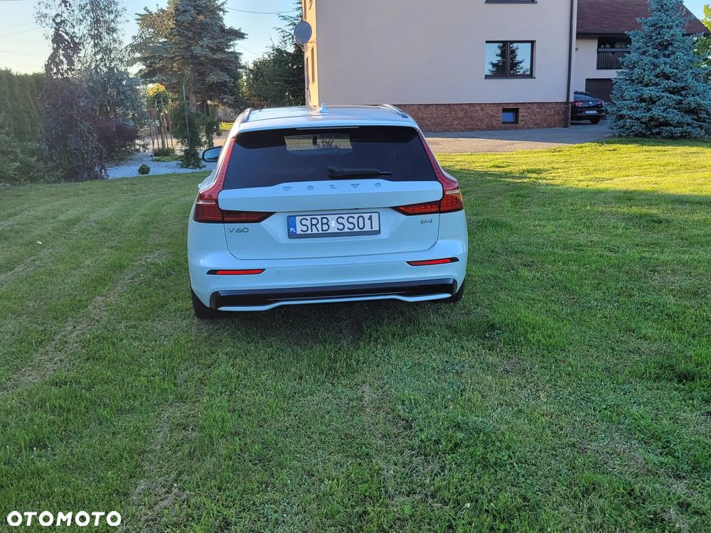 Volvo V60 B4 B R-Design - 4