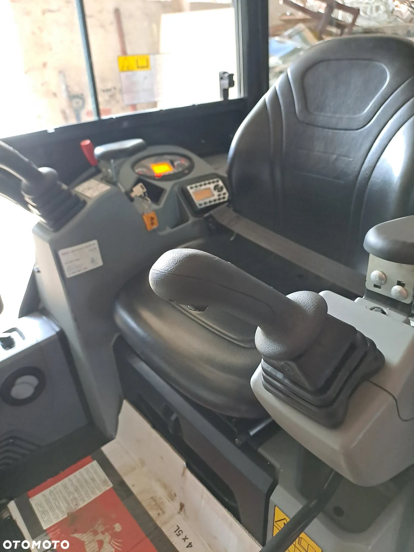 Bobcat E17 - 6