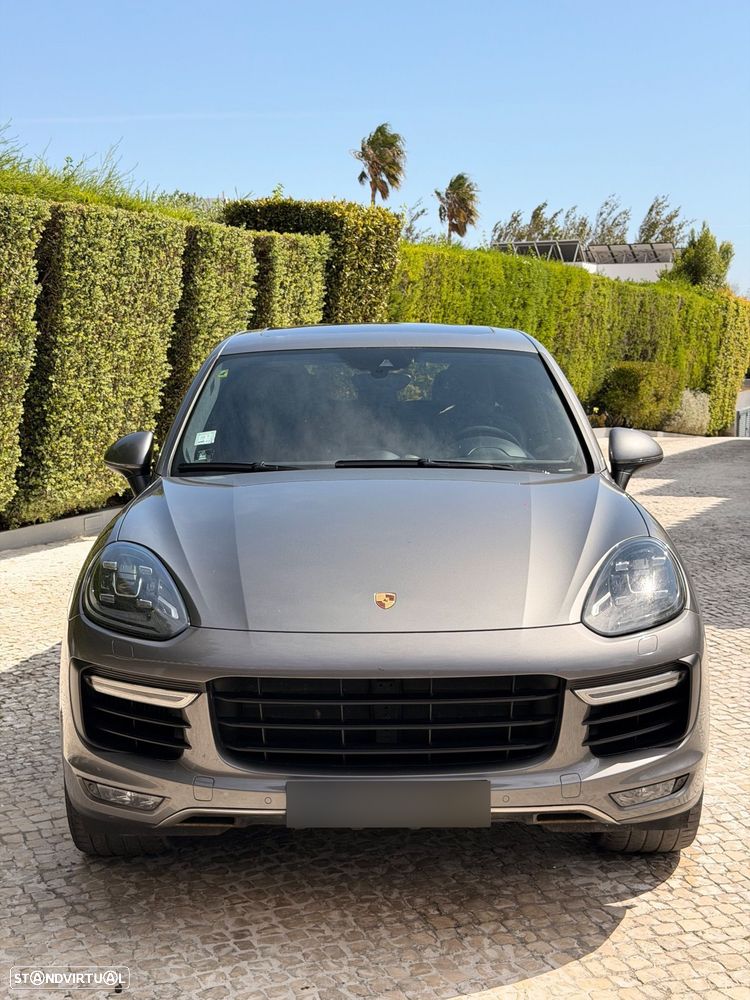Porsche Cayenne Turbo - 2