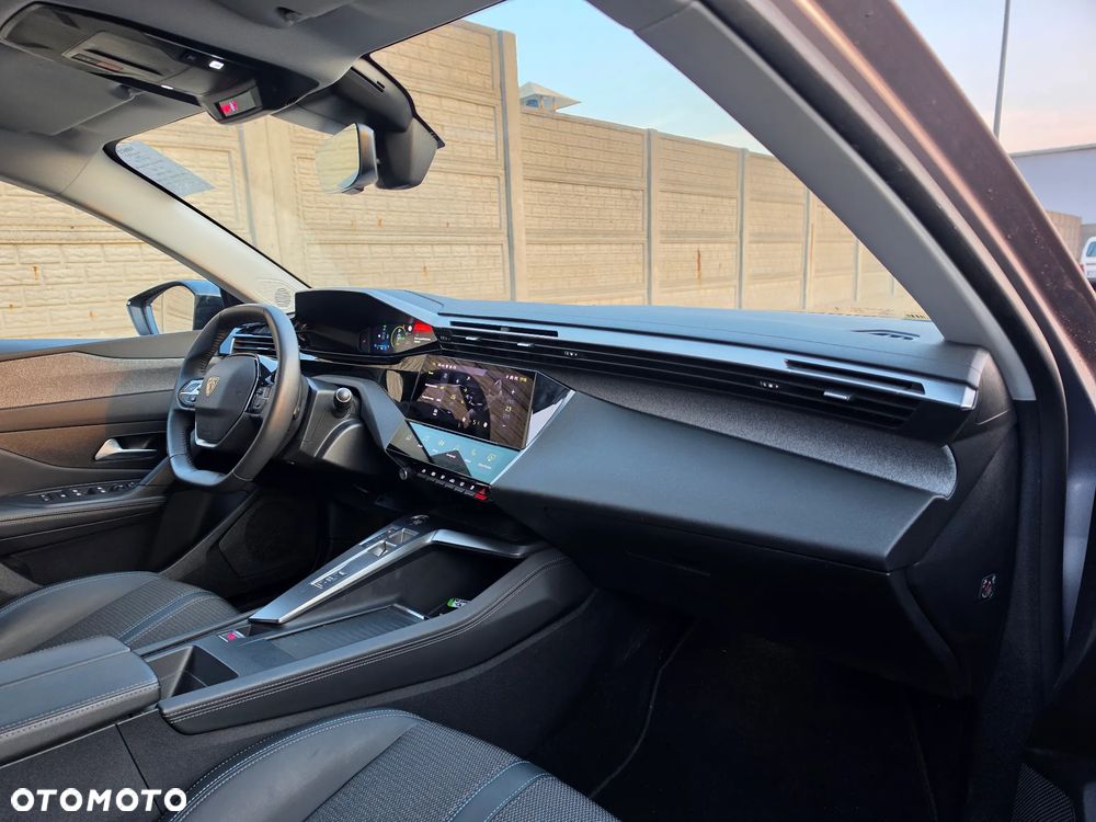 Peugeot 308 1.6 Hybrid PHEV Allure EAT8 - 11