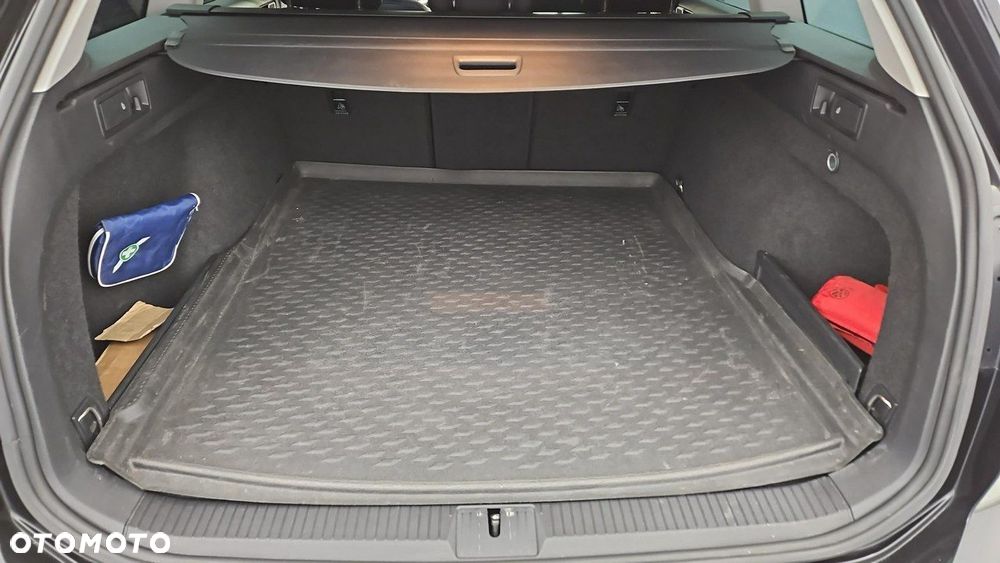 Volkswagen Passat Variant 1.5 TSI EVO Elegance DSG - 22