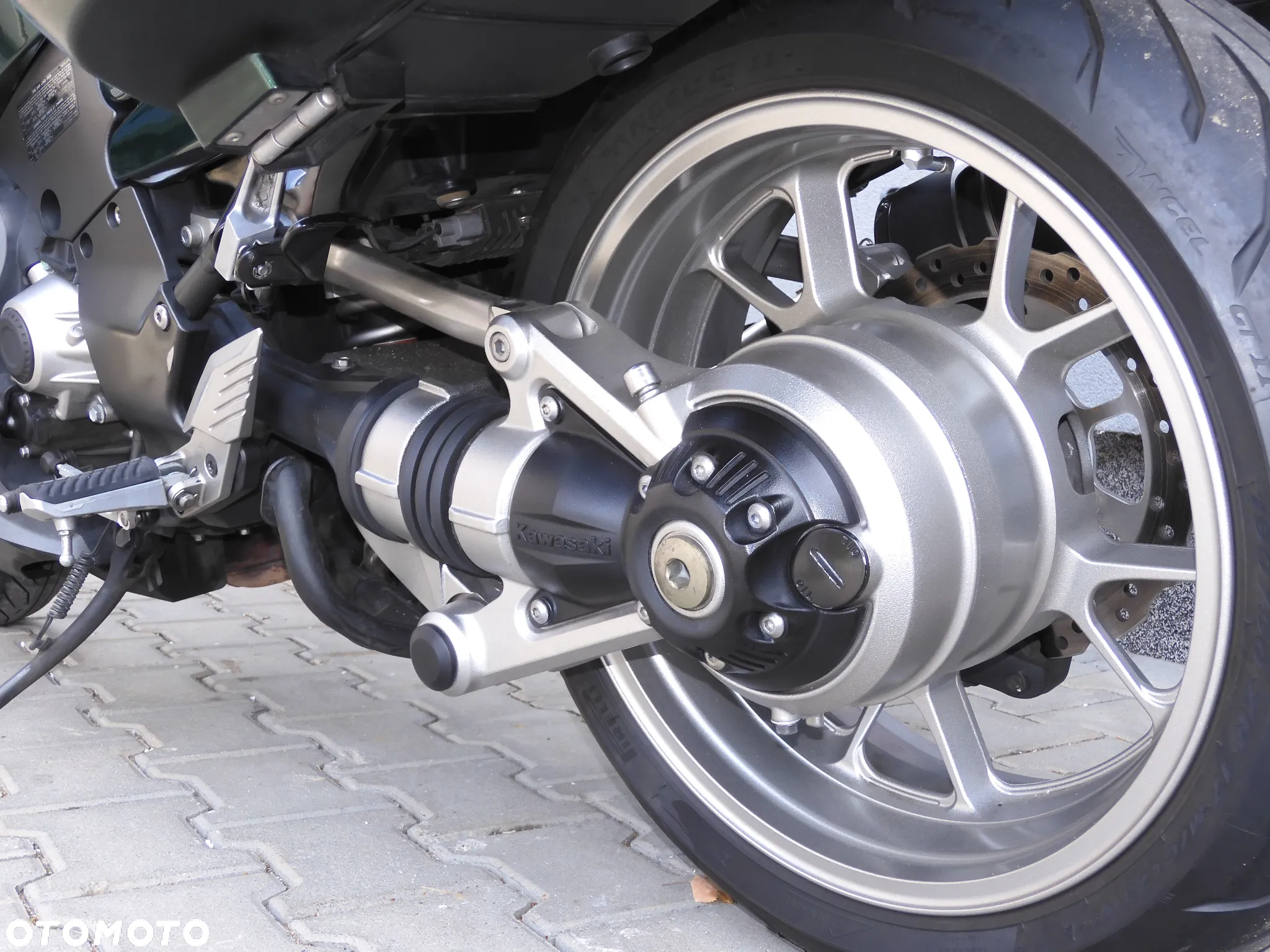 Kawasaki GTR - 24