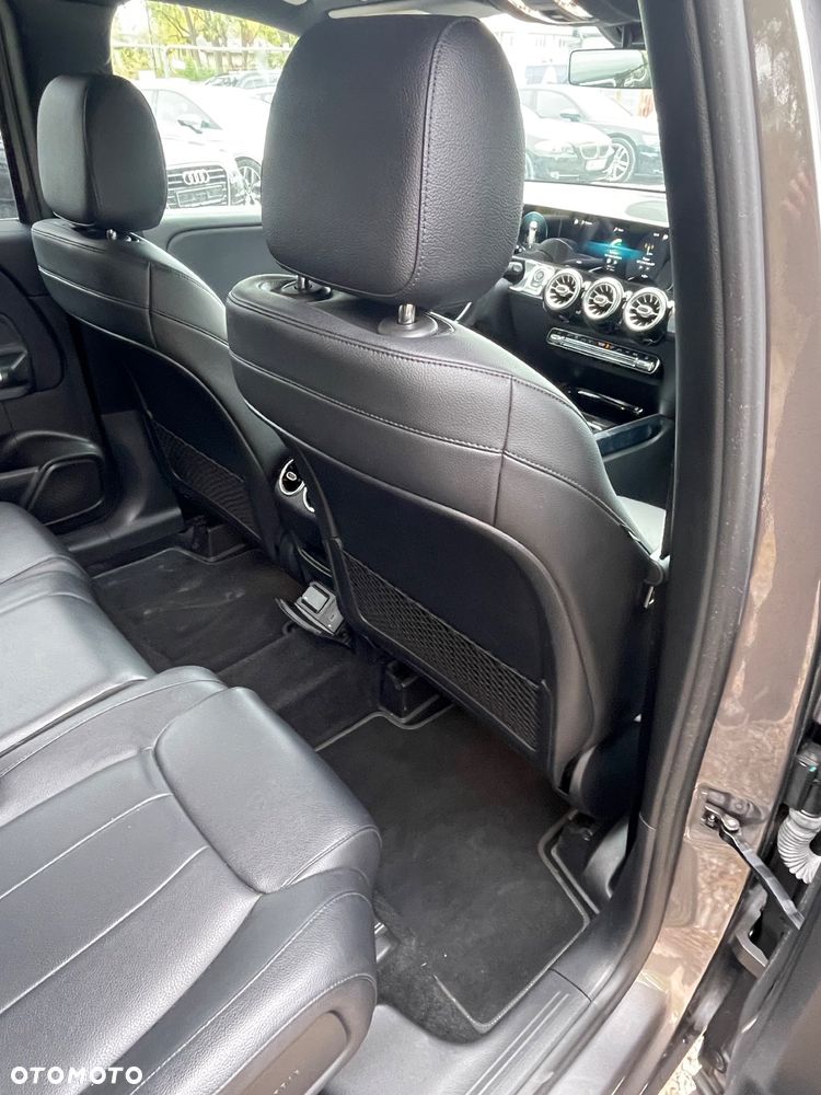 Mercedes-Benz GLB - 23