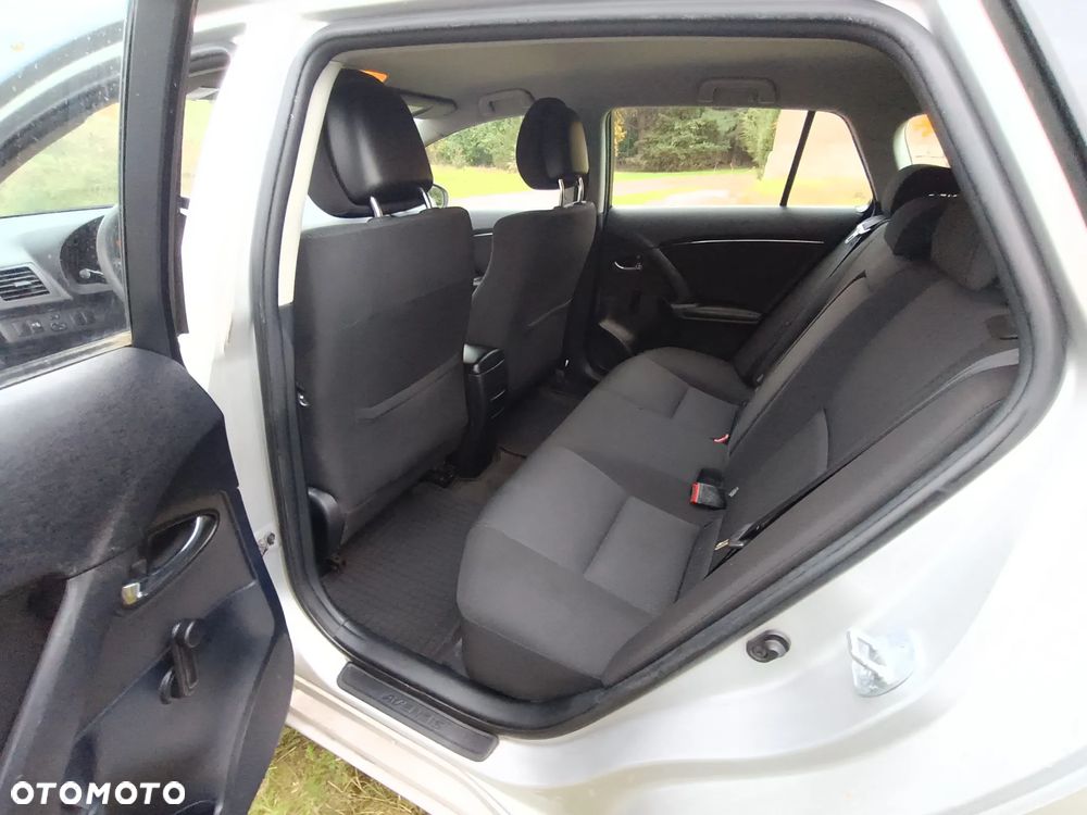 Toyota Avensis 1.6 Active - 15