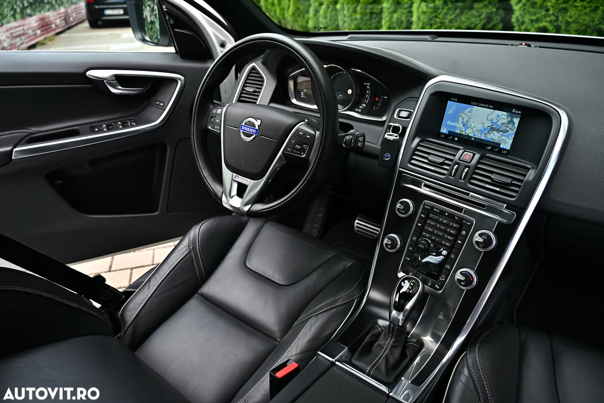 Volvo XC 60 D5AWD R-Design - 13