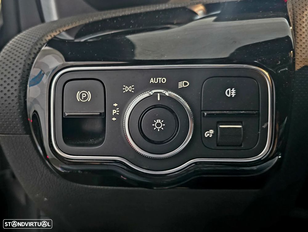 Mercedes-Benz CLA 180 d Shooting Brake AMG Line Aut. - 24