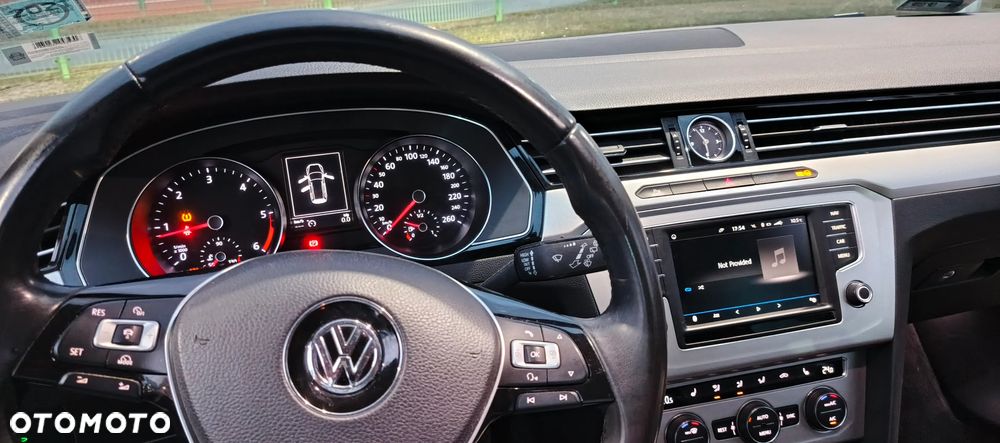 Volkswagen Passat - 26