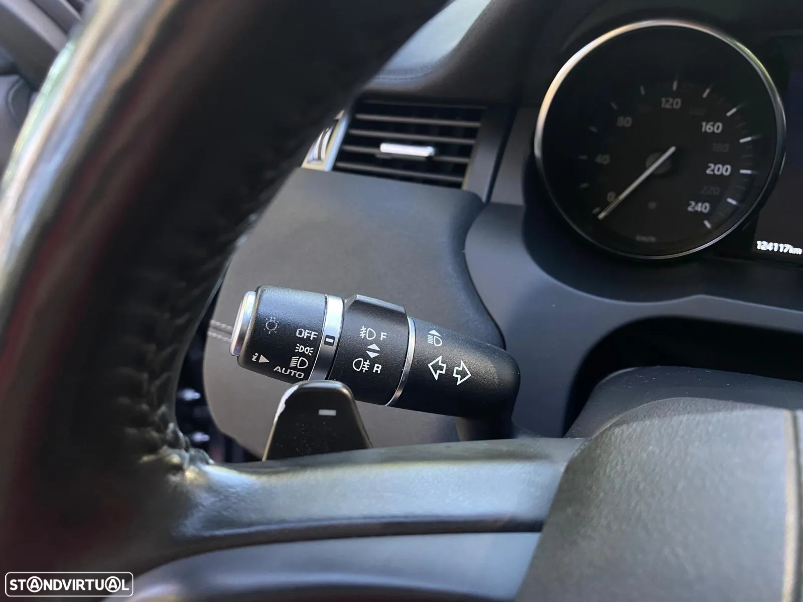 Land Rover Range Rover Evoque 2.0 D180 AWD R-Dynamic HSE Auto - 37