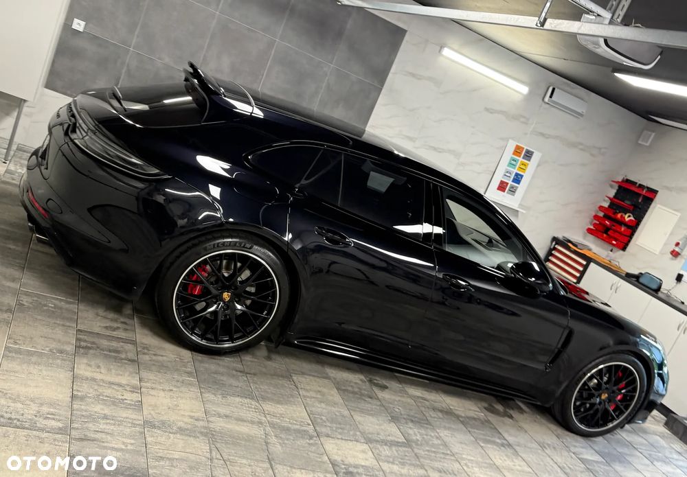 Porsche Panamera - 4